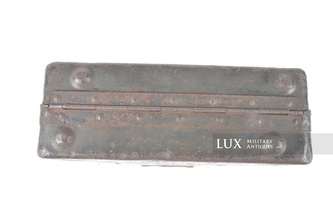Early German 8cm mortar steel ammunition storage box - photo 16