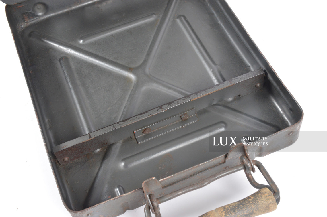 Early German 8cm mortar steel ammunition storage box - photo 20