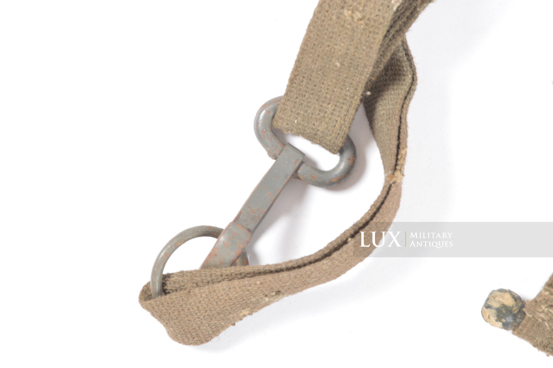 Late-war German paratrooper gas mask carrying bag, « woodwork find / Normandy » - photo 9