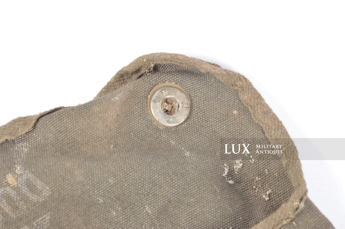 Late-war German paratrooper gas mask carrying bag, « woodwork find / Normandy » - photo 12