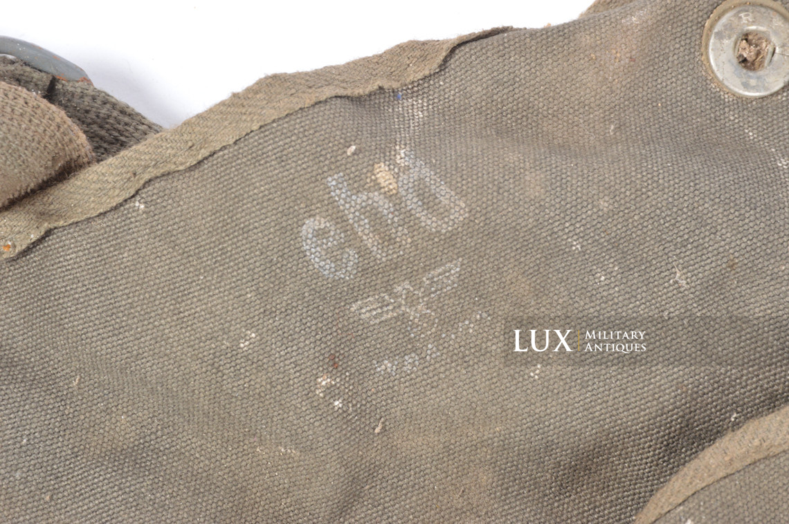 Late-war German paratrooper gas mask carrying bag, « woodwork find / Normandy » - photo 13