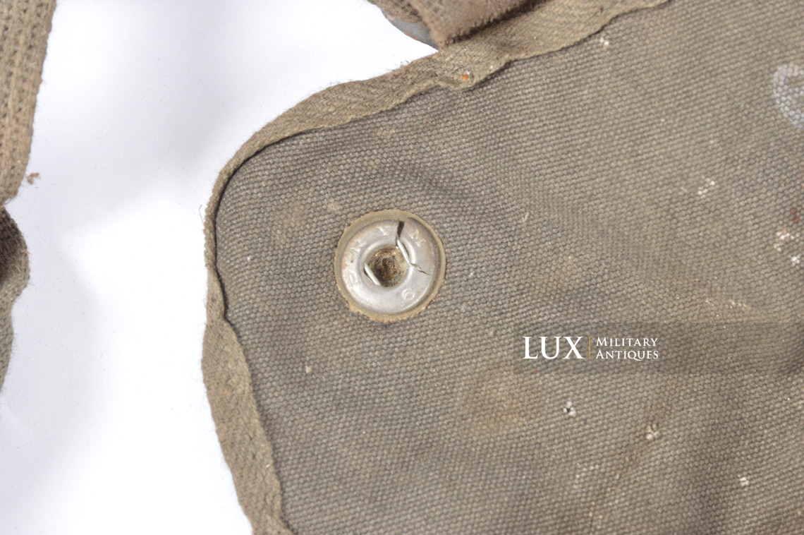 Late-war German paratrooper gas mask carrying bag, « woodwork find / Normandy » - photo 14