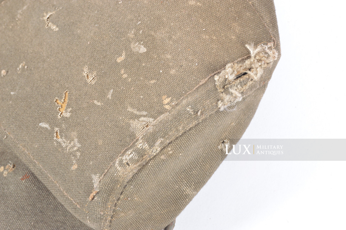 Late-war German paratrooper gas mask carrying bag, « woodwork find / Normandy » - photo 19