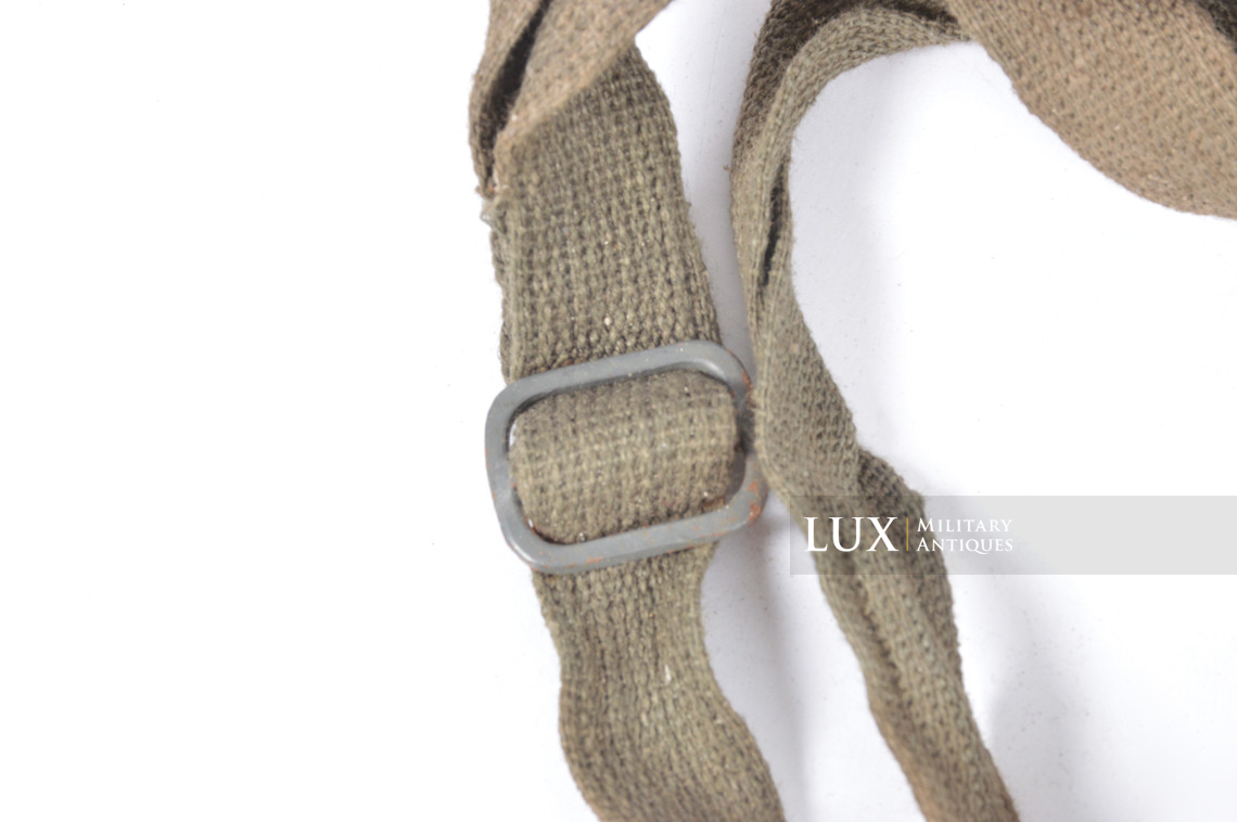 Late-war German paratrooper gas mask carrying bag, « woodwork find / Normandy » - photo 20