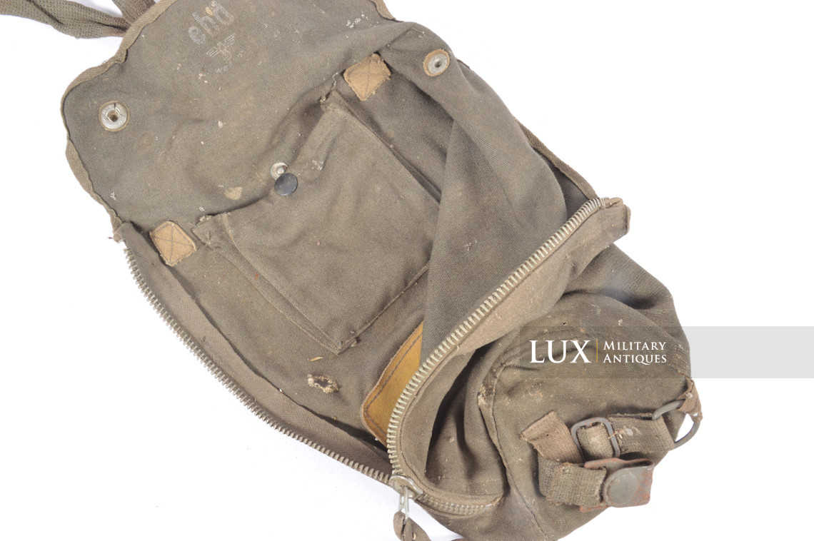 Late-war German paratrooper gas mask carrying bag, « woodwork find / Normandy » - photo 23