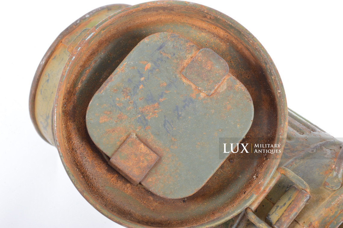 German two-tone camouflaged gas mask canister - photo 23