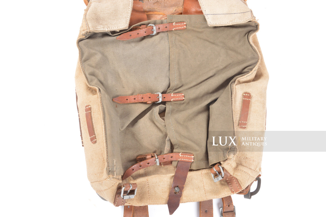 Unissued late-war German combat medics backpack - photo 27