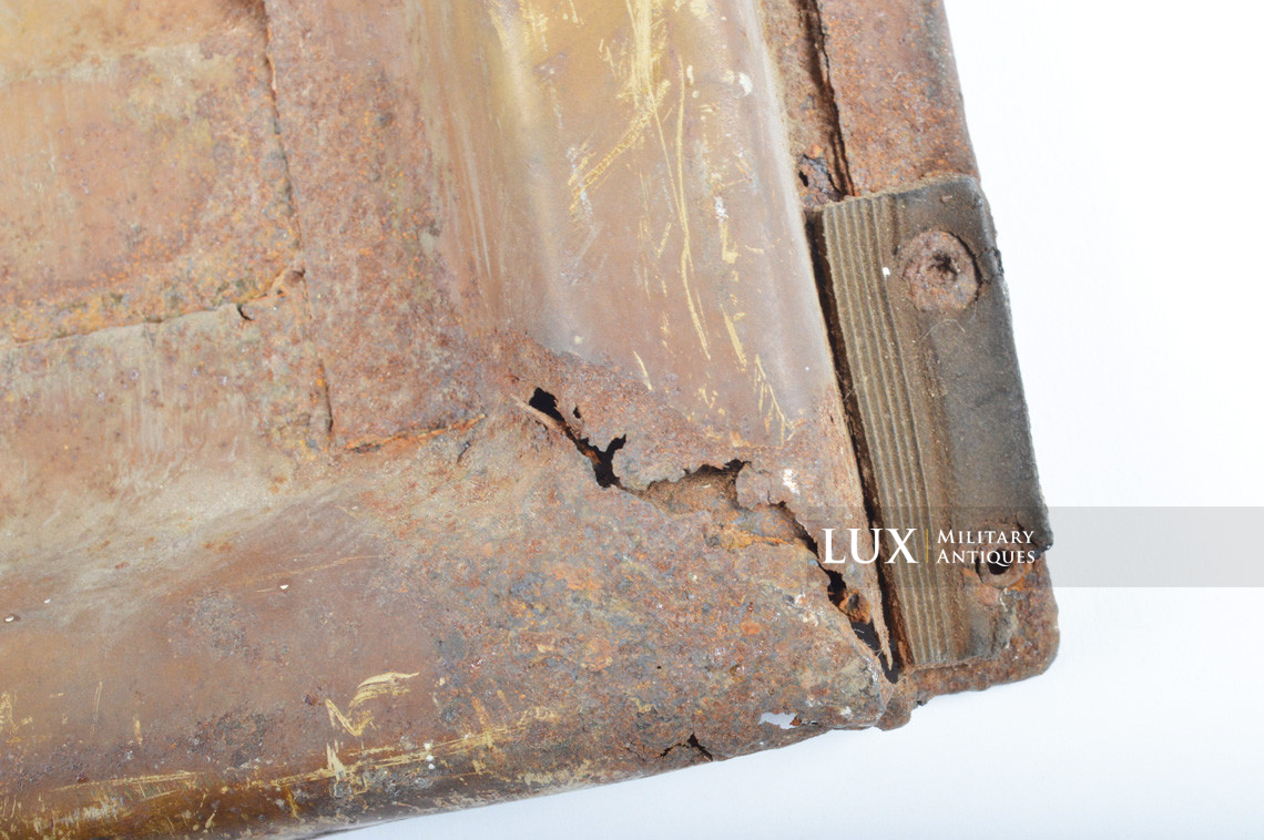 Camouflage & battle damaged VW Type 82 Kübelwagen door - photo 25