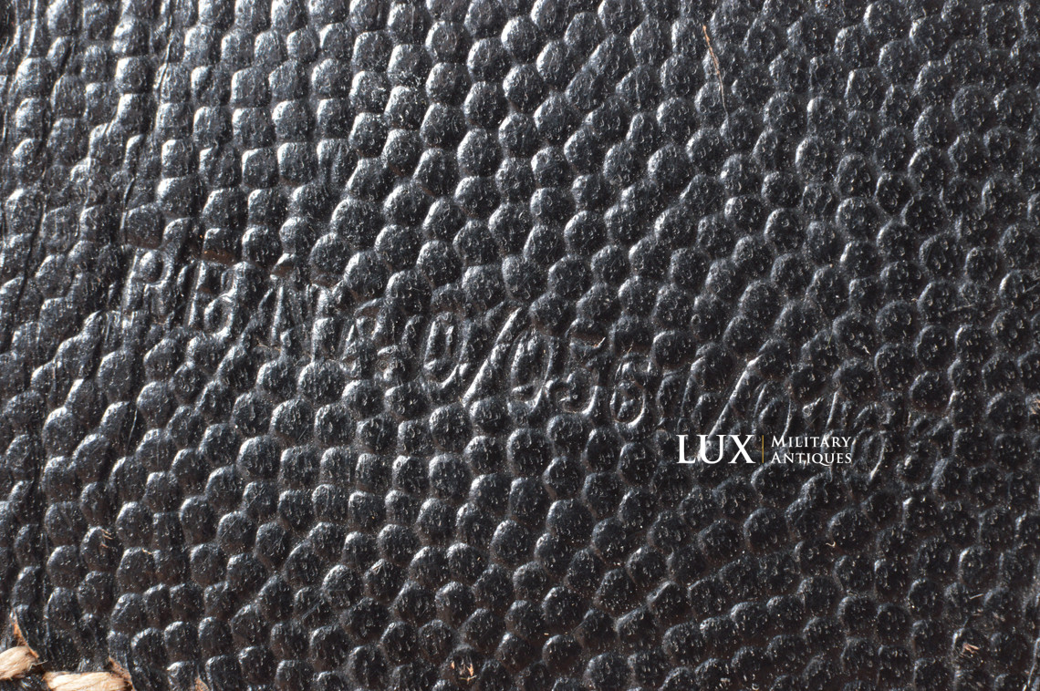 Matching pair of late war k98 ammunition pouches, « RBNr 0/0561/0169 » - photo 19