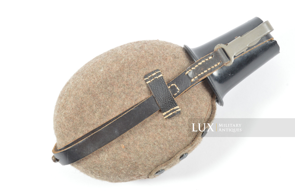 Unissued late-war German canteen - photo 7