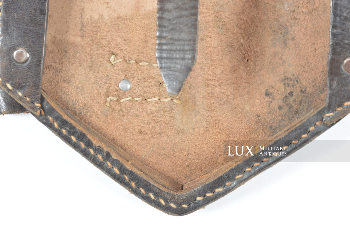 German folding shovel and carrying case, first pattern, « 1940 » - photo 10