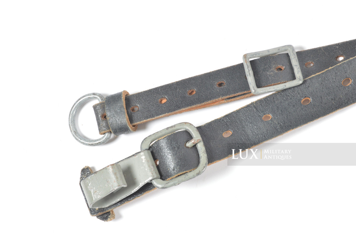 Unissued late-war Heer / Waffen-SS Y-straps, riveted construction, « RBNr » - photo 7