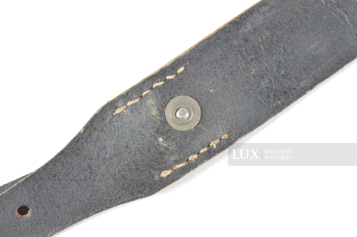 Unissued late-war Heer / Waffen-SS Y-straps, riveted construction, « RBNr » - photo 8