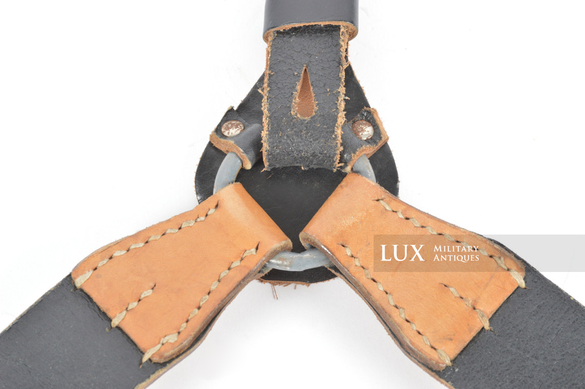 Unissued late-war Heer / Waffen-SS Y-straps, riveted construction, « RBNr » - photo 10