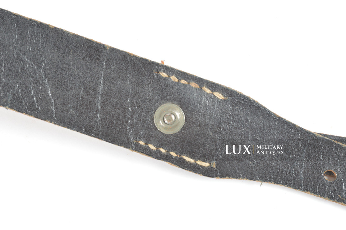 Unissued late-war Heer / Waffen-SS Y-straps, riveted construction, « RBNr » - photo 12