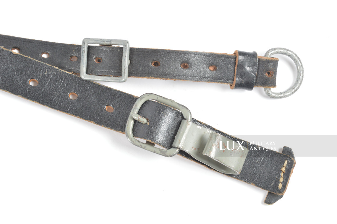 Unissued late-war Heer / Waffen-SS Y-straps, riveted construction, « RBNr » - photo 13