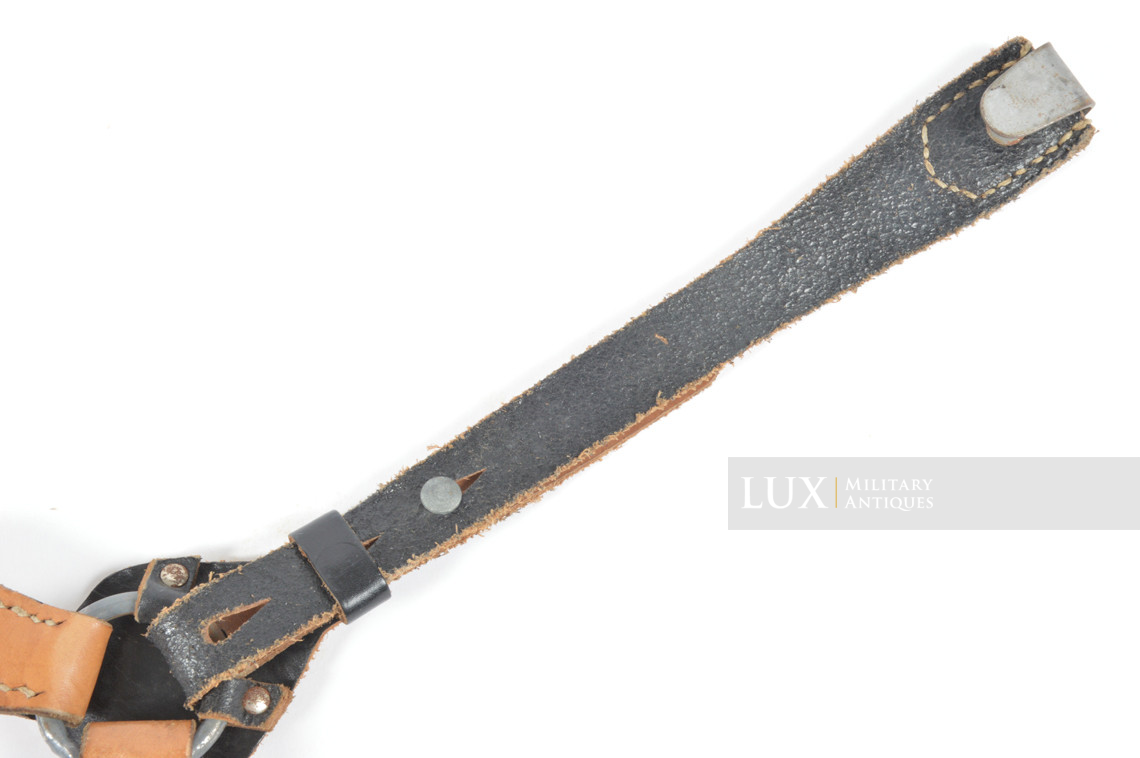 Unissued late-war Heer / Waffen-SS Y-straps, riveted construction, « RBNr » - photo 14