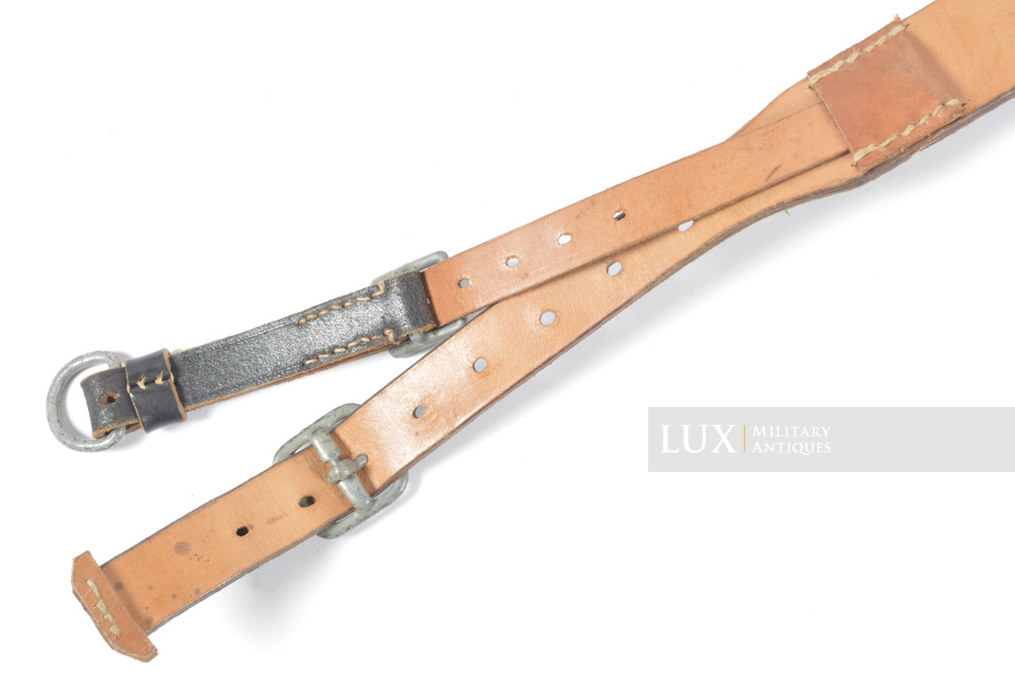 Unissued late-war Heer / Waffen-SS Y-straps, riveted construction, « RBNr » - photo 16