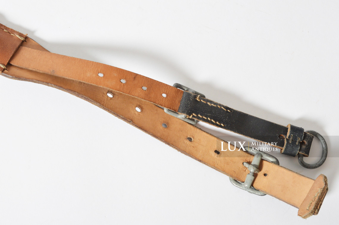 Unissued late-war Heer / Waffen-SS Y-straps, riveted construction, « RBNr » - photo 20