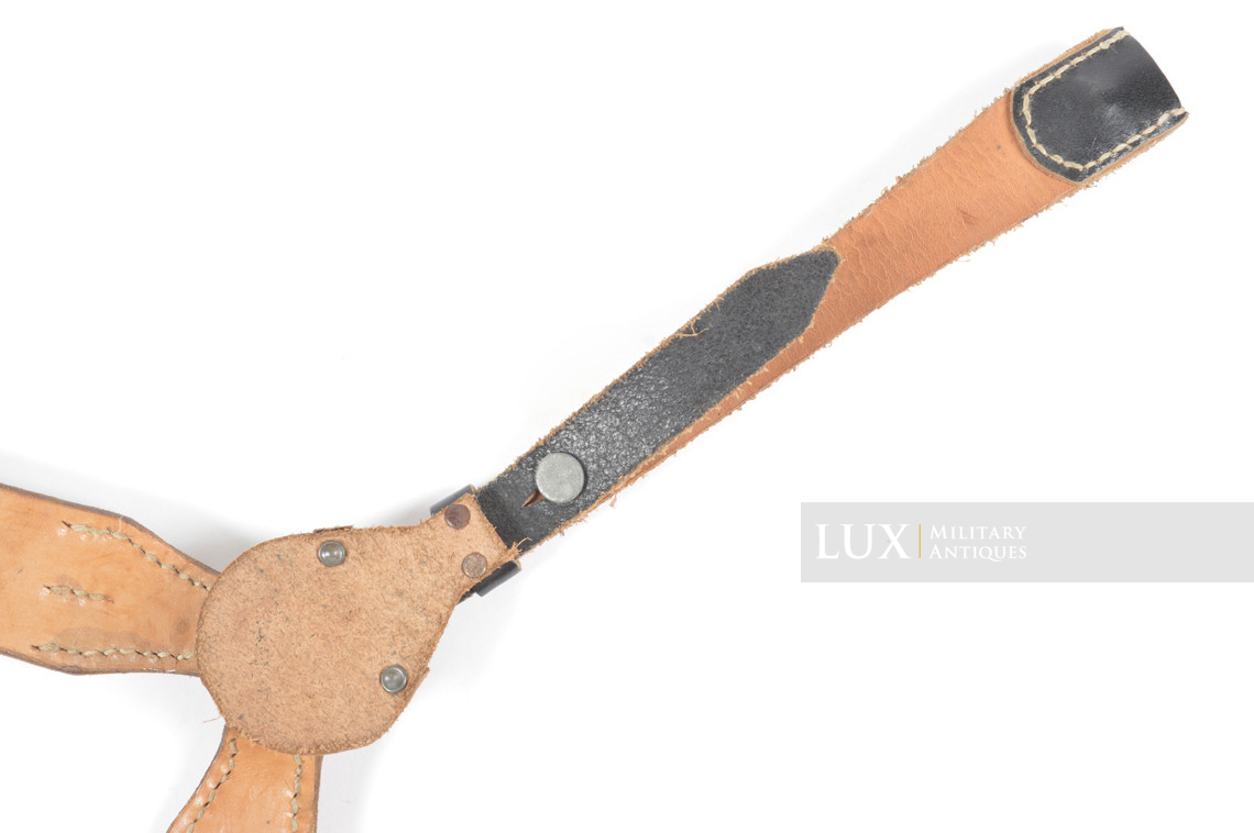 Unissued late-war Heer / Waffen-SS Y-straps, riveted construction, « RBNr » - photo 21