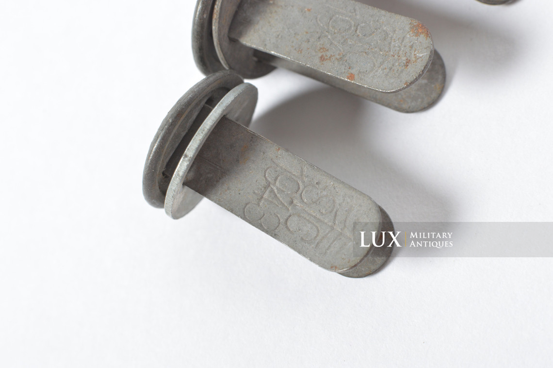 Late-war M42 German set of helmet split pins, « feldgrau grey » - photo 13
