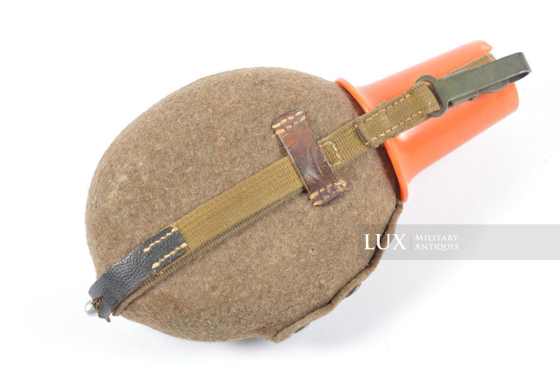 Rare gourde allemande milieu de guerre avec gobelet orange, « MN42 » - photo 8