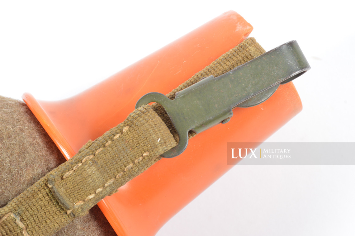 Rare gourde allemande milieu de guerre avec gobelet orange, « MN42 » - photo 9