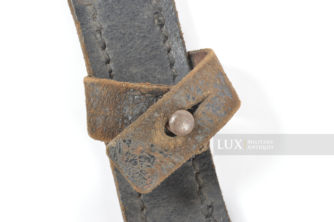 Late-war simplified German k98 bayonet frog - photo 9