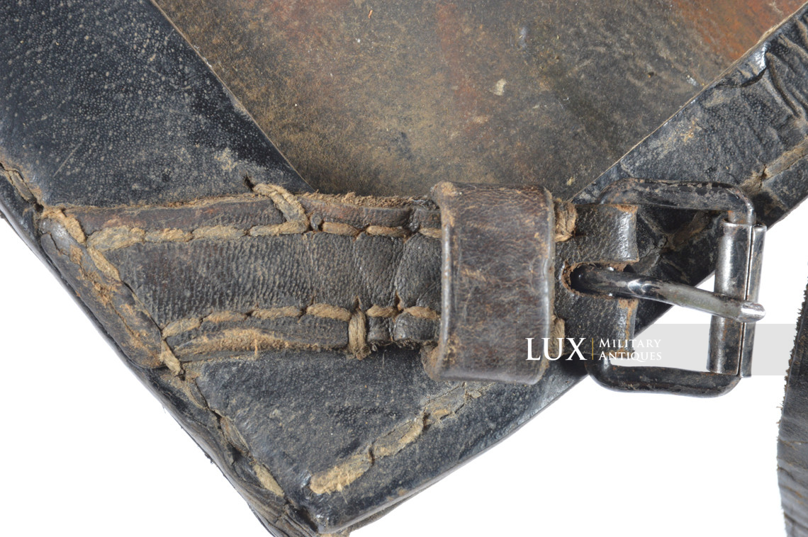 Mid-war German entrenching tool carrying case - photo 11