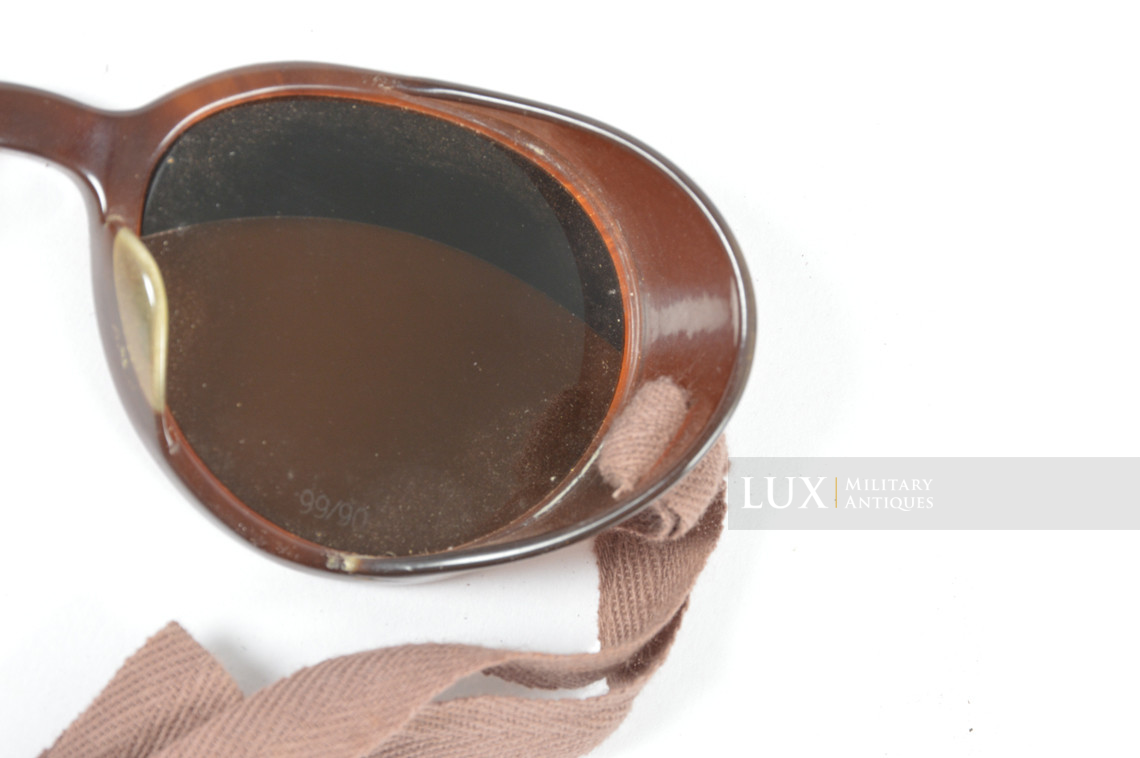 Lunettes solaires allemandes réglementaires « Carl Zeiss / Umbral » - photo 11