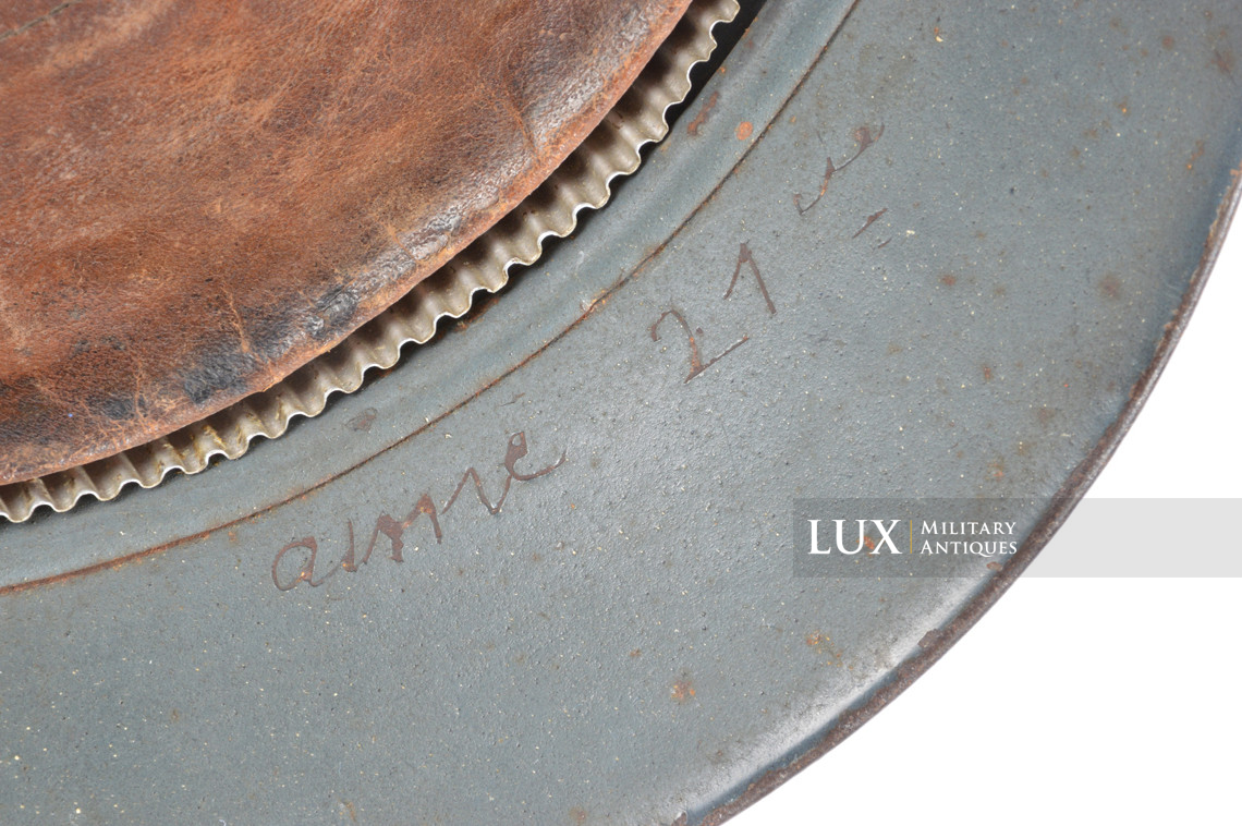 Casque français Adrian M1915 infanterie, nominatif, « impacté » - photo 20