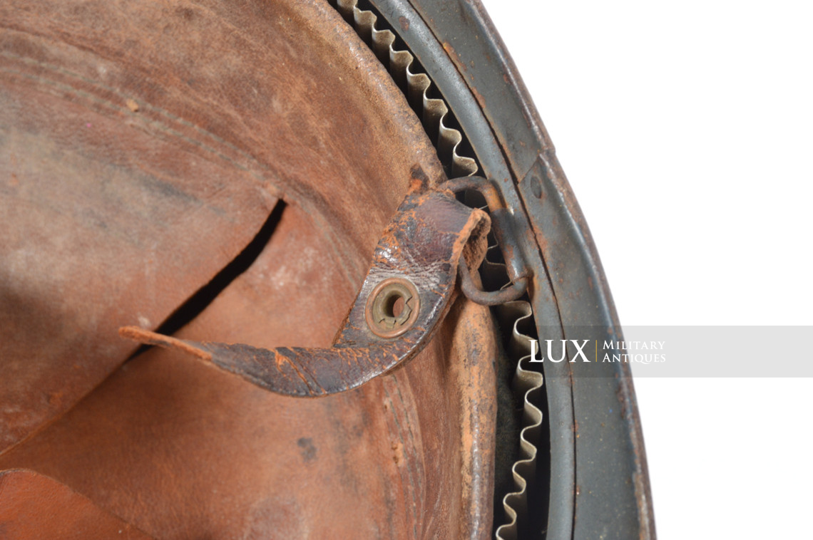 Casque français Adrian M1915 infanterie, nominatif, « impacté » - photo 25