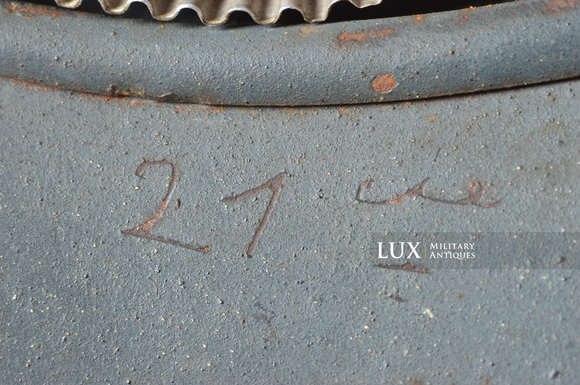 Casque français Adrian M1915 infanterie, nominatif, « impacté » - photo 22