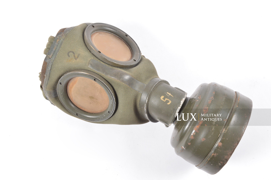 Unique German tan / green camouflage gas mask canister set, « named » - photo 44