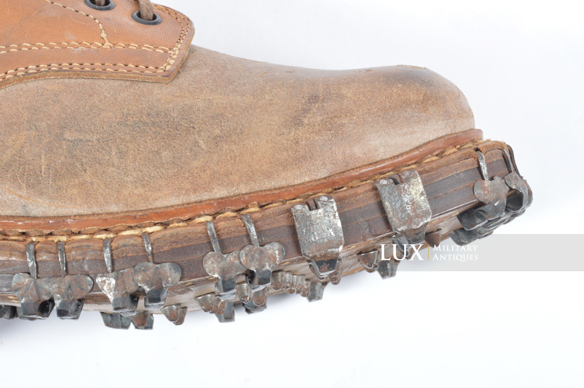 Unissued late-war German mountain trooper's ankle boots, « Gebirgsjäger » - photo 11