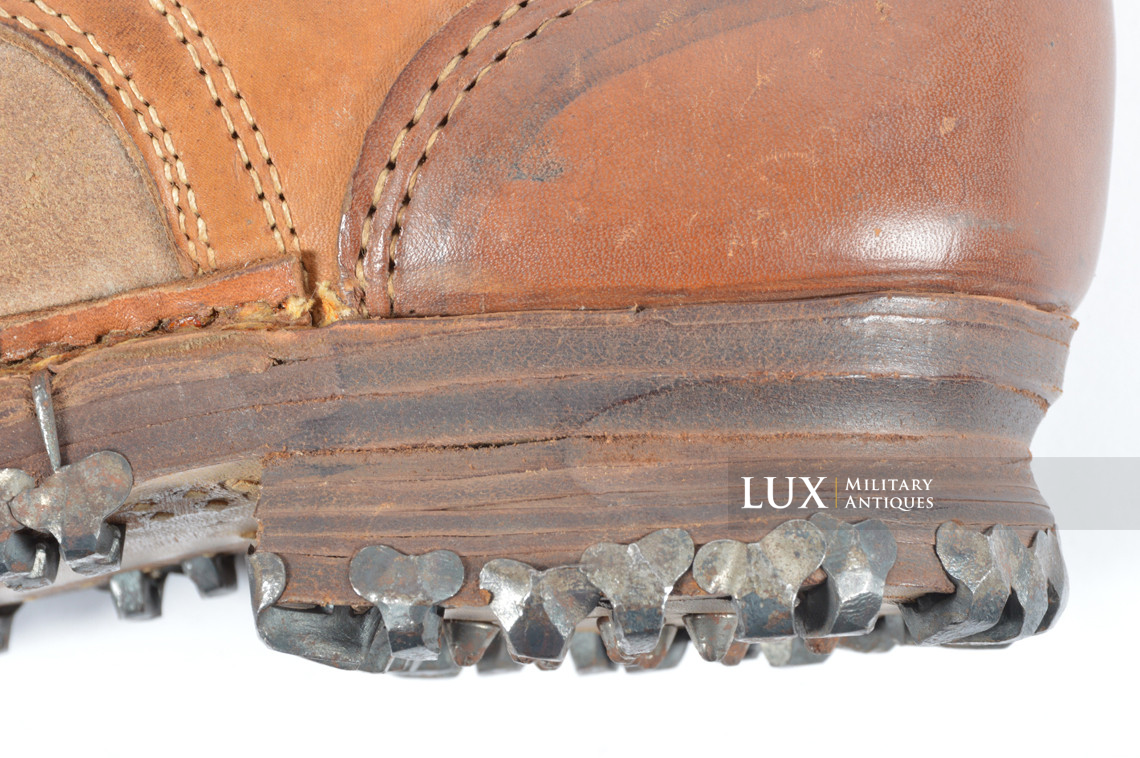 Unissued late-war German mountain trooper's ankle boots, « Gebirgsjäger » - photo 14