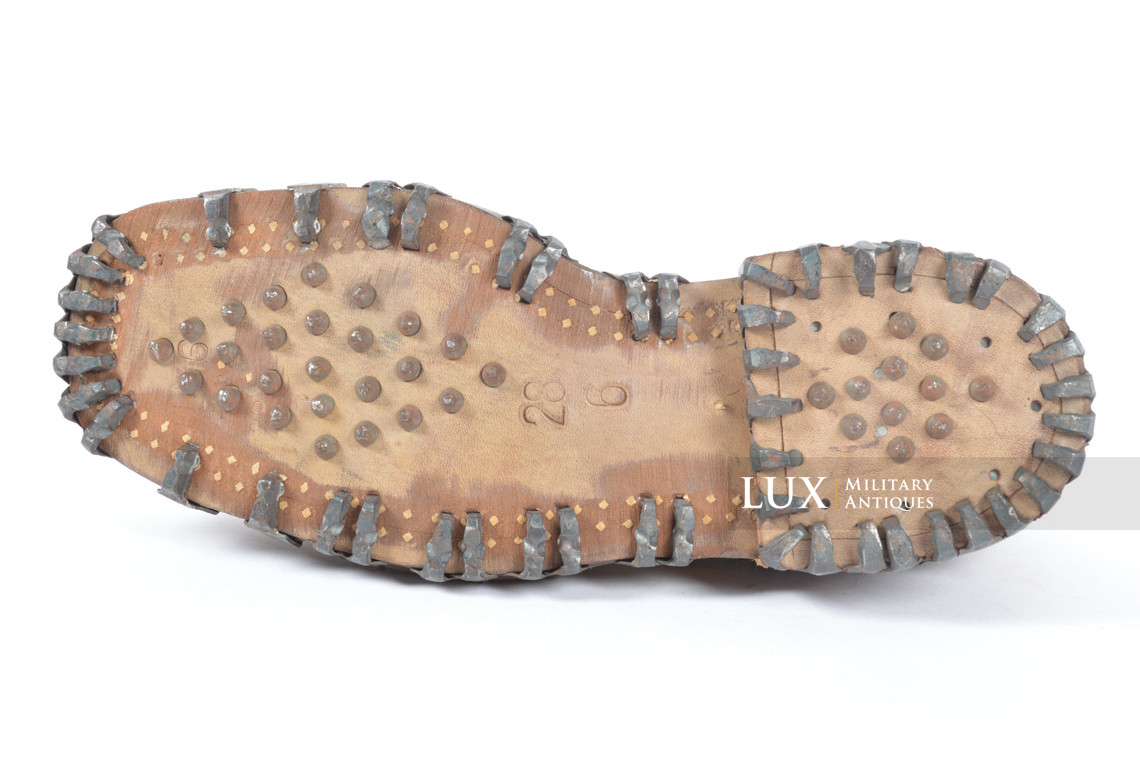 Unissued late-war German mountain trooper's ankle boots, « Gebirgsjäger » - photo 16
