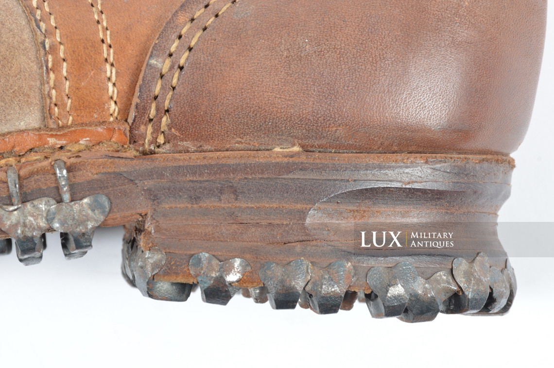 Unissued late-war German mountain trooper's ankle boots, « Gebirgsjäger » - photo 28