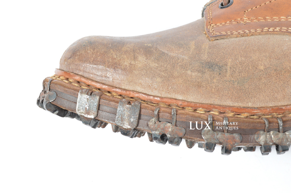 Unissued late-war German mountain trooper's ankle boots, « Gebirgsjäger » - photo 29