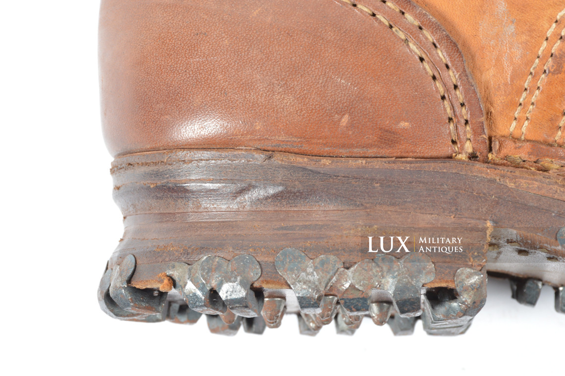 Unissued late-war German mountain trooper's ankle boots, « Gebirgsjäger » - photo 32