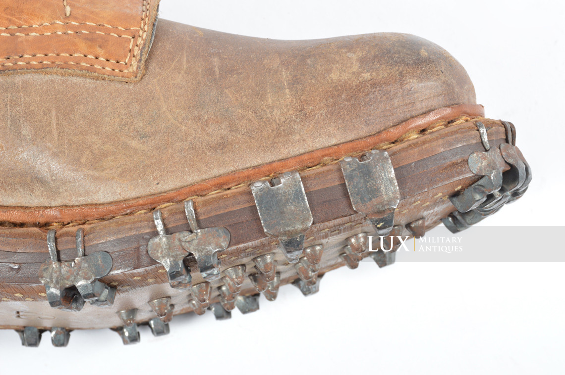Unissued late-war German mountain trooper's ankle boots, « Gebirgsjäger » - photo 33