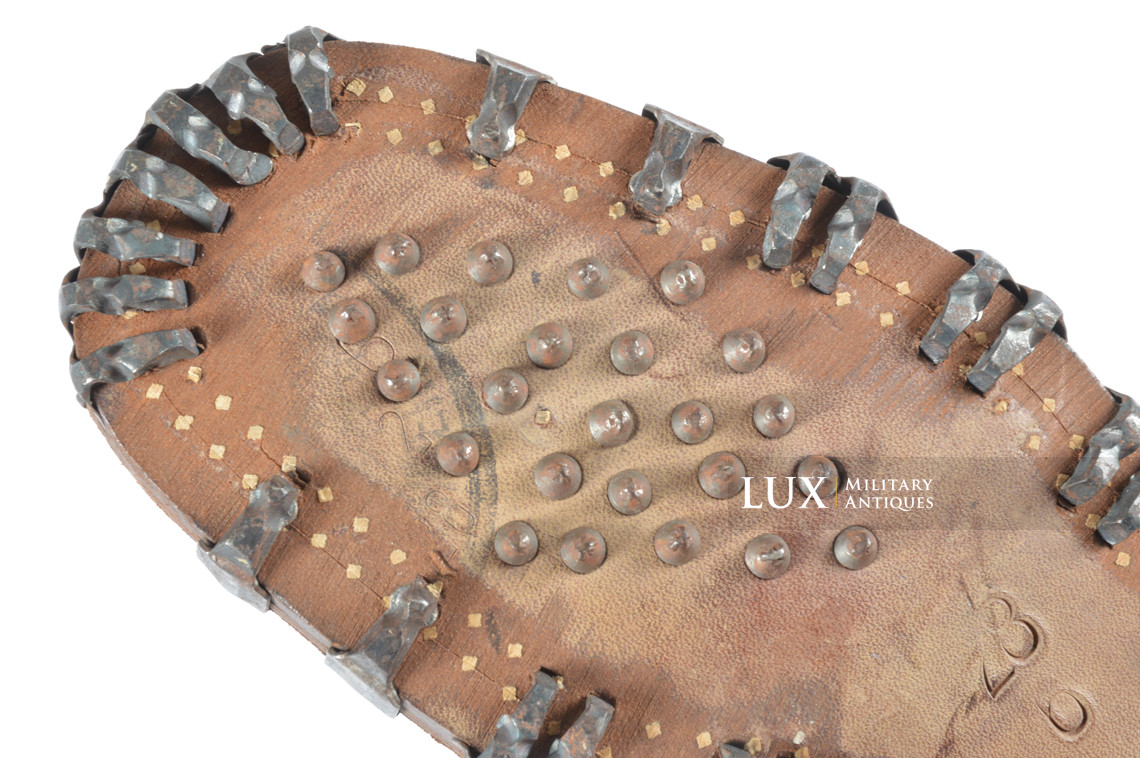 Unissued late-war German mountain trooper's ankle boots, « Gebirgsjäger » - photo 35