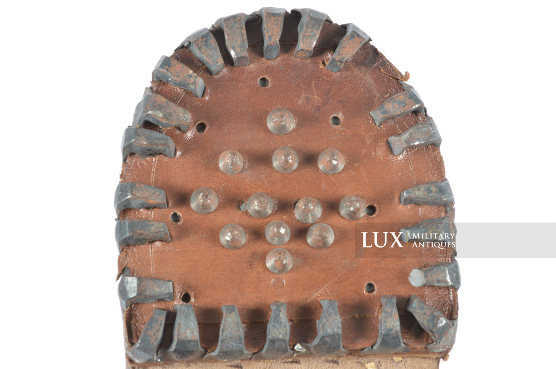 Unissued late-war German mountain trooper's ankle boots, « Gebirgsjäger » - photo 38