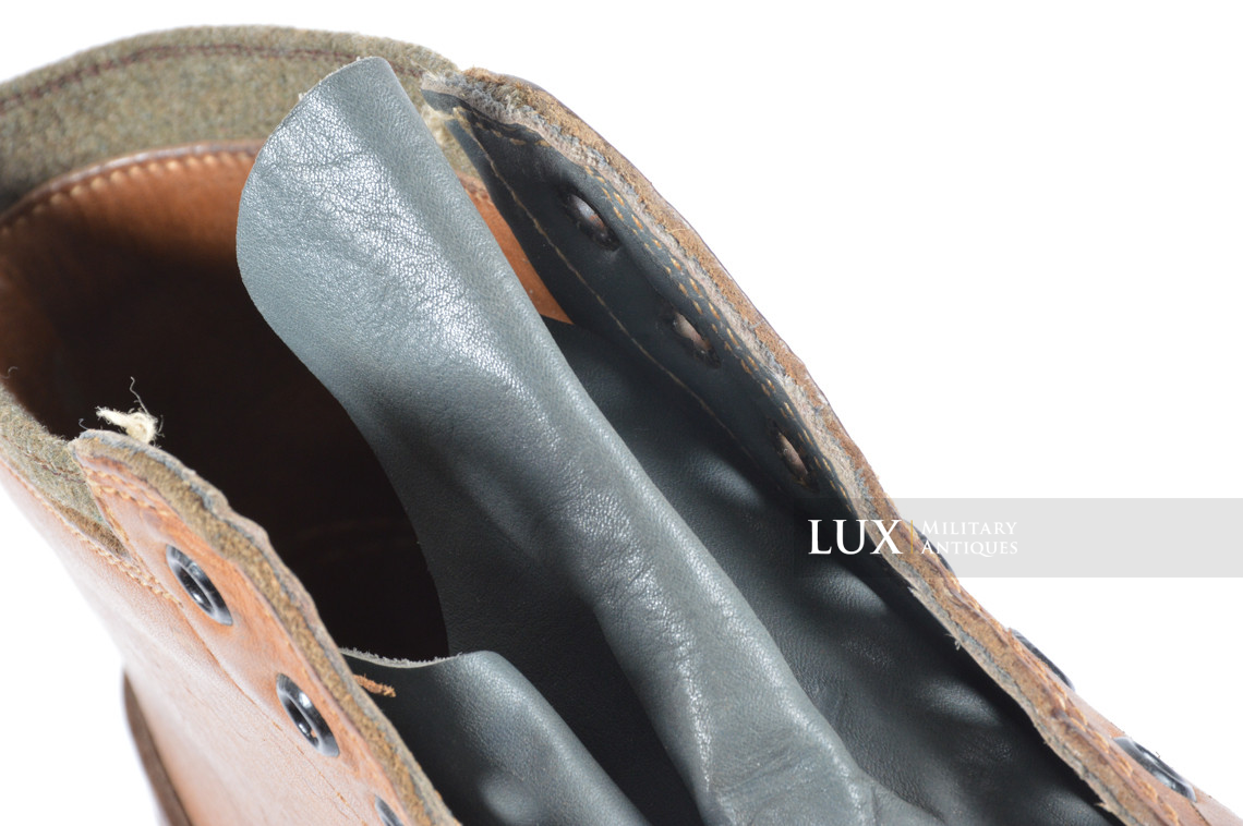 Unissued late-war German mountain trooper's ankle boots, « Gebirgsjäger » - photo 25