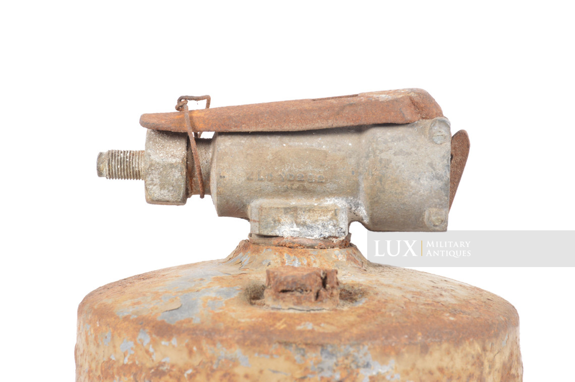 Late-war German armored vehicle issued fire extinguisher, « Tetra / 1943 » - photo 10