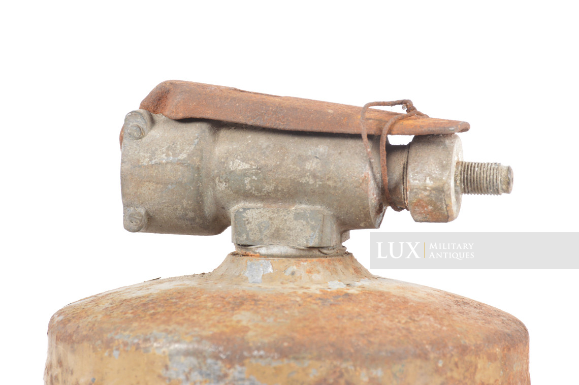 Late-war German armored vehicle issued fire extinguisher, « Tetra / 1943 » - photo 15