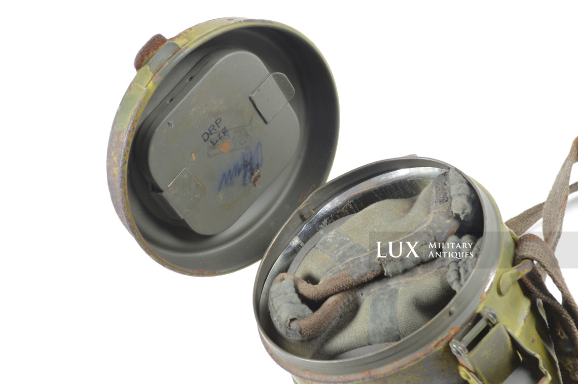 Choice German two-tone camouflage gas mask canister set - photo 45