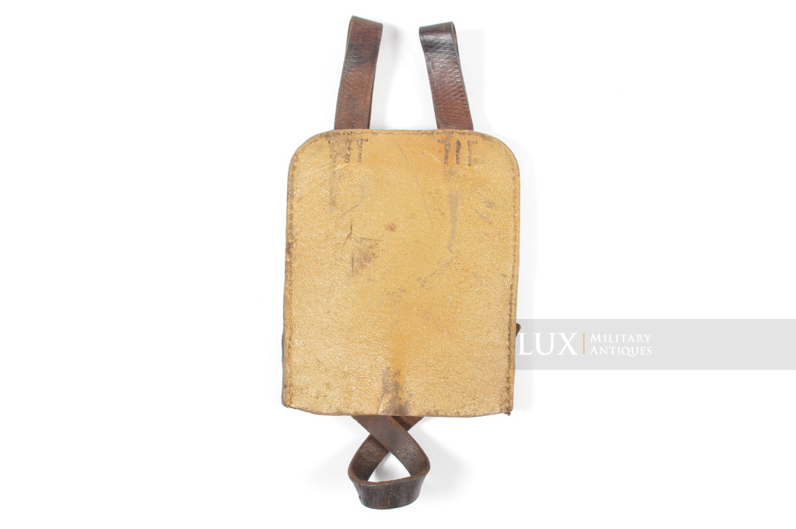 Rare German late-war tan pressed cardboard entrenching tool carrying case, « Otto Koberstein 1944 » - photo 10