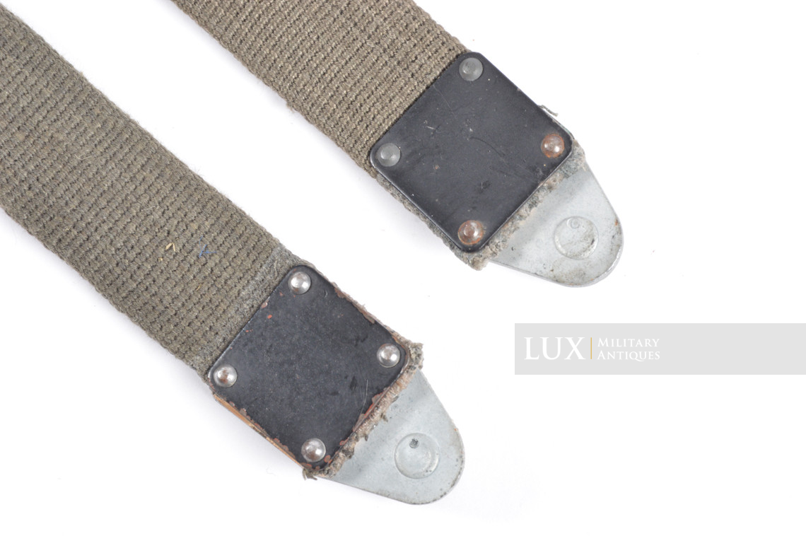 Late-war German field telephone carrying strap in green webbing - photo 8