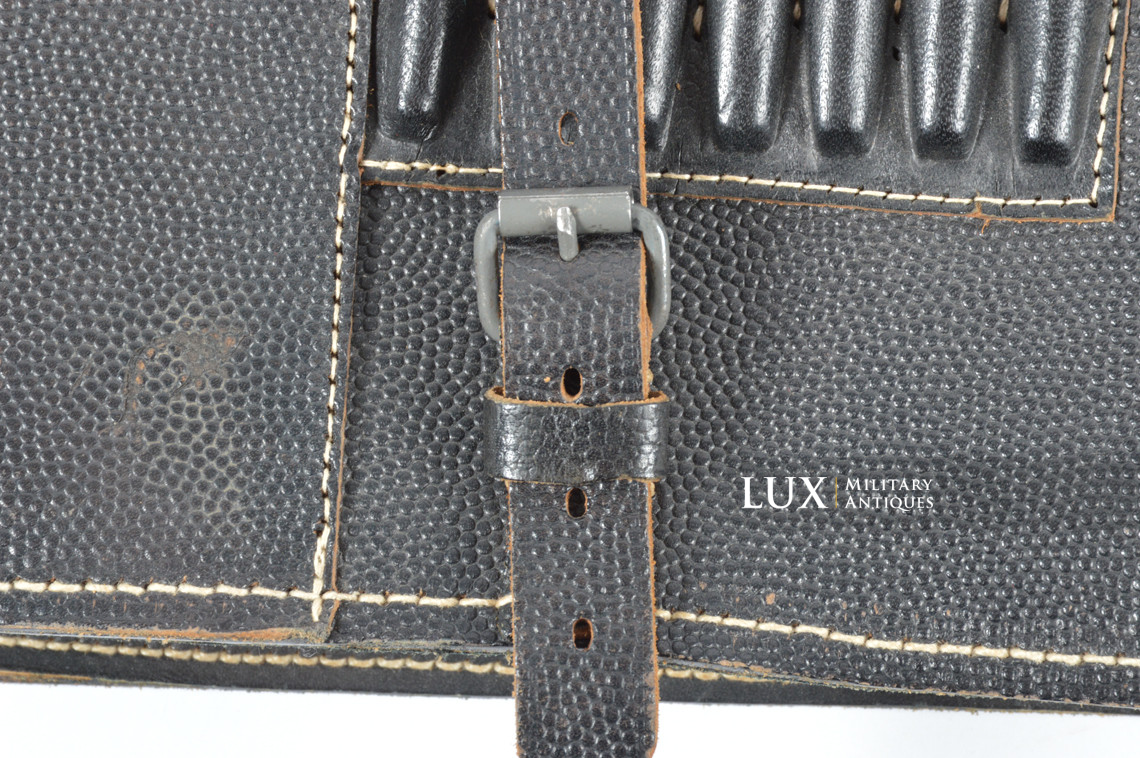 Porte cartes fin de guerre en cuir noir, état neuf, « RBNr » - photo 9